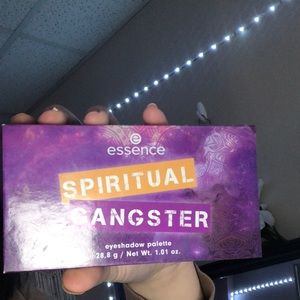 Essence eyeshadow pallet, barely used.